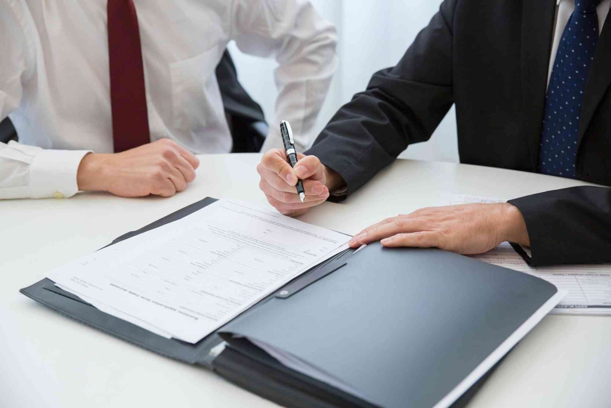 How to Become A Corporate Lawyer Formula, Examples & Tips