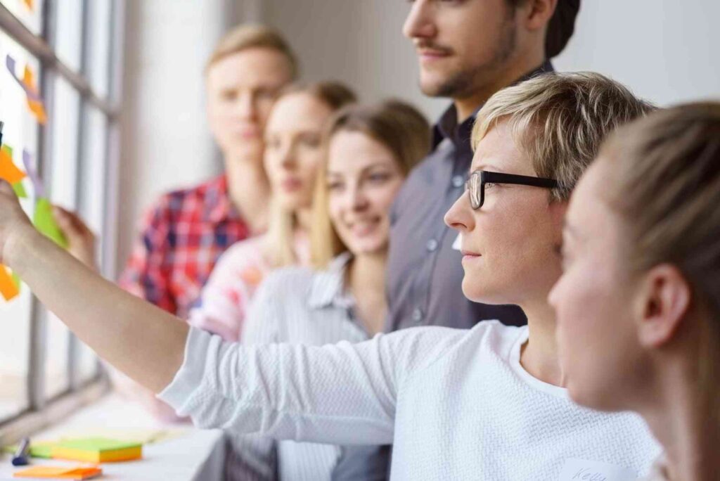 How to become a Corporate Trainer: Simple Formulas & Examples