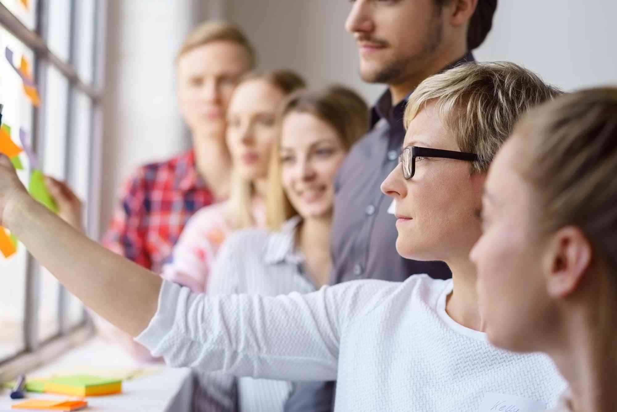 How to become a Corporate Trainer: Simple Formulas & Examples