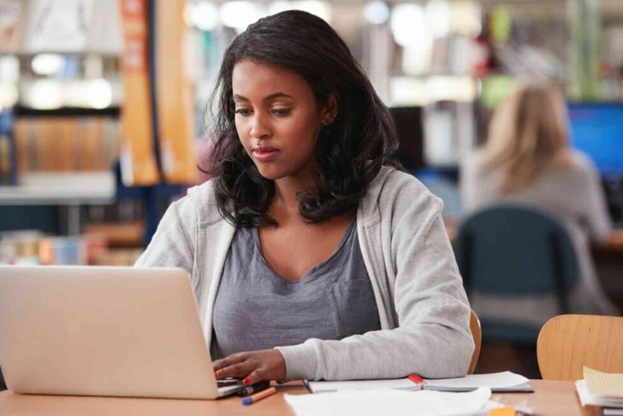 How to write a corporate bio: Complete Guide with Examples