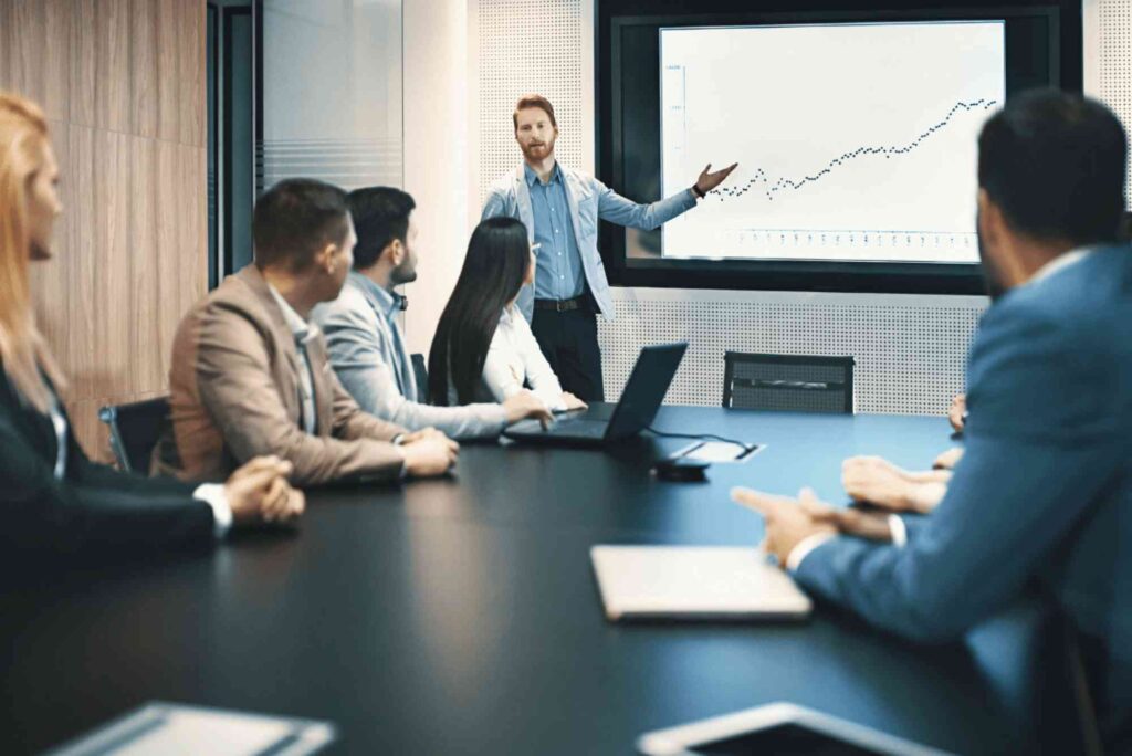 Who Are Strategists in Corporate Management: Complete Guide with Examples