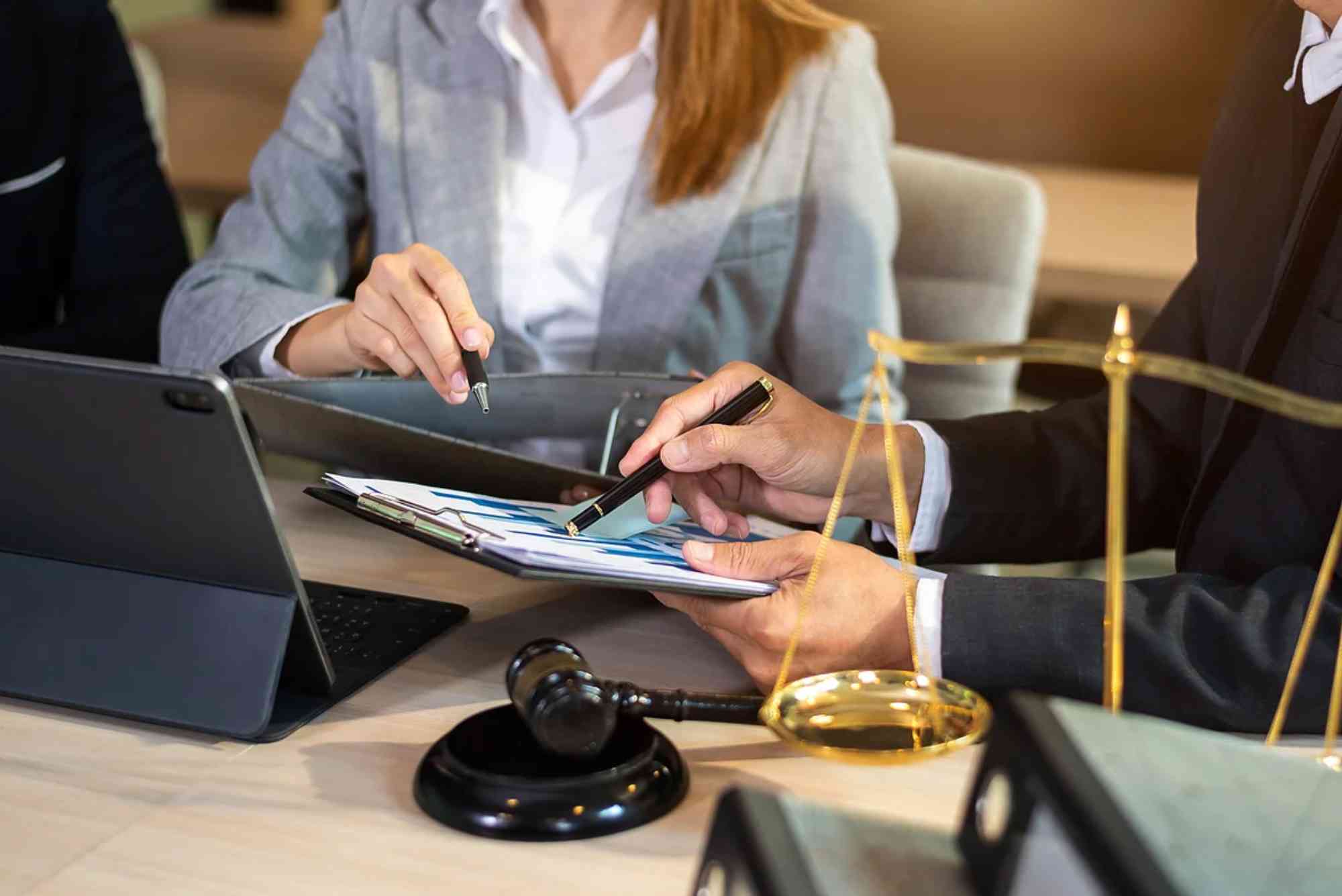 How to Become A Corporate Lawyer in Dubai: Everything You Need to Know